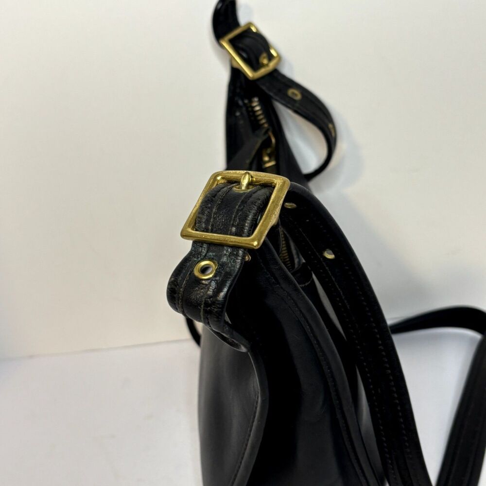 Coach Legacy Collection Shoulder Bag Black Glove Tanned Leather Brass Hardware - Picture 3 of 8
